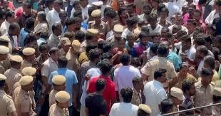 குமாரபாளையம்: 3 வயது பெண் குழந்தைக்குப் பாலியல் தொல்லை – காவல் நிலையத்தை முற்றுகையிட்ட மக்கள்!