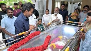 பிரபல நடிகரும் இயக்குநருமான கே.பாக்யராஜ் காலமானார் முதல்வர் விஜய் நேரில் அஞ்சலி