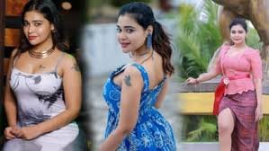 குடும்ப குத்துவிளக்காக நடித்த நடிகைகள்…. கவர்ச்சிகாட்டி கோடிக்கணக்கில் வசூல் வேட்டை