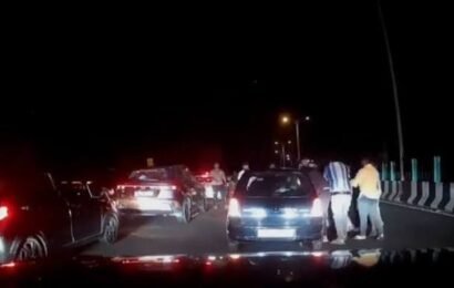 10 மாத குழந்தையின் தாயை நடுரோட்டில் தாக்கிய கும்பல்..