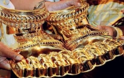 பிளம்பர் வேலை பார்க்க போன இடத்தில் . ரூ.23 கோடி மதிப்பு தங்கம்