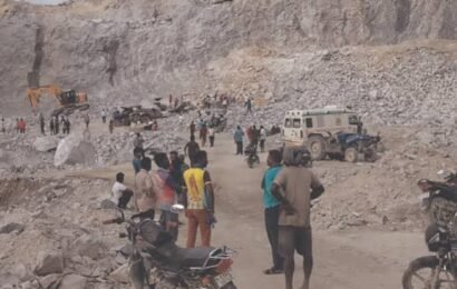 பாறை விழுந்து 7 தொழிலாளர்கள் பலி – 3 பேர் கைது