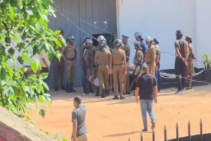 நீர்கொழும்பு சிறையில் தற்போதைய நிலவரம்.. உயிரிழந்த கைதிகளை அடையாளம் காண நடவடிக்கை நீர்கொழும்பு சிறையில் தற்போதைய நிலவரம்.. உயிரிழந்த கைதிகளை அடையாளம் காண நடவடிக்கை