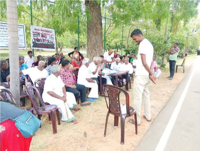உயர் பாதுகாப்பு வலய காணிகளை விடுவிக்கக் கோரி வலி. வடக்கில் 11ஆவது வாரமாக போராட்டம் உயர் பாதுகாப்பு வலய காணிகளை விடுவிக்கக் கோரி வலி. வடக்கில் 11ஆவது வாரமாக போராட்டம்