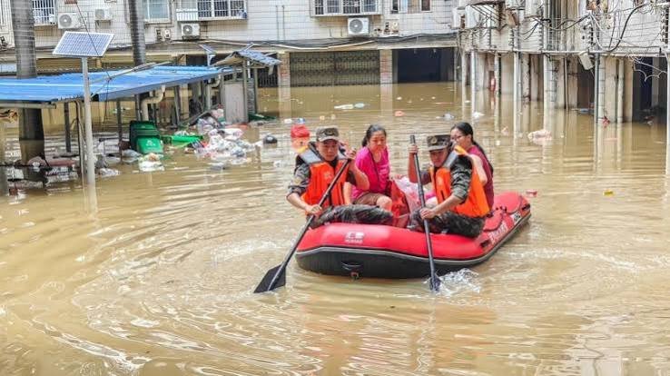 சீனாவில் மழை, வெள்ளத்தால் நிலச்சரிவு: 20 பேர் பலி, 331 பேர் காயம்