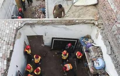 பாகிஸ்தானில்கூரை இடிந்து விழுந்து 14 மாணவர்கள் பலி