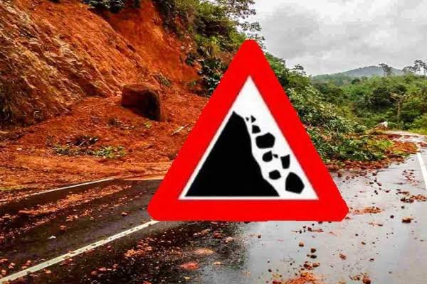 4 மாவட்டங்களுக்கு மண்சரிவு எச்சரிக்கை – அவசர அறிவிப்பு 4 மாவட்டங்களுக்கு மண்சரிவு எச்சரிக்கை – அவசர அறிவிப்பு