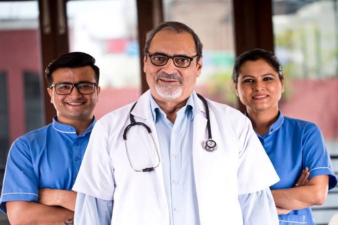 வேகமாக வளர்ந்து வரும்சேவை மருத்துவர் வீட்டிற்கே வந்து அடிப்படை சிகிச்சை