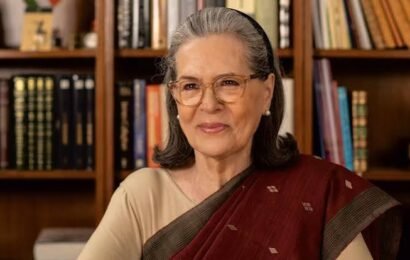 எனது வாழ்க்கையை பற்றி எழுதுவது எளிதாக இல்லை சோனியா