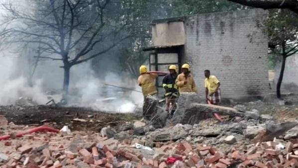 நோடெய்ன் நகர்கூட்டத்திற்குள் வெடித்த பட்டாசுகள்- 50-க்கும் மேற்பட்டோர் ! நோடெய்ன் நகர்கூட்டத்திற்குள் வெடித்த பட்டாசுகள்- 50-க்கும் மேற்பட்டோர் !