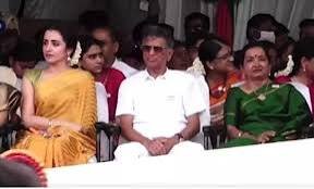 சென்னையில் நடைபெற்ற சுதந்திர தின நிகழ்வில் முதல்வர் விஜயின் தந்தைக்கு அருகில் அமர்ந்த திரிஷா!