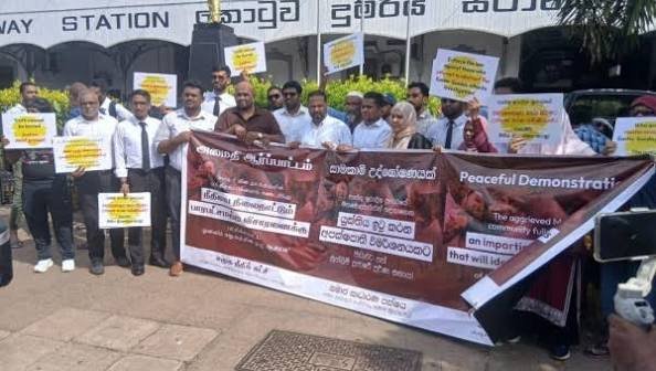 வலிந்து காணாமலாக்கப்பட்டோரின் உறவுகளுக்கு மனித உரிமை, சிவில் செயற்பாட்டாளர்கள் ஆதரவு வலிந்து காணாமலாக்கப்பட்டோரின் உறவுகளுக்கு மனித உரிமை, சிவில் செயற்பாட்டாளர்கள் ஆதரவு