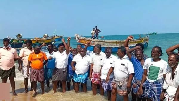 ராமேஸ்வரம் மீனவர்கள் காலவரையற்ற போராட்டம் இலங்கை சிறையிலுள்ள தமிழக மீனவர்கள் ராமேஸ்வரம் மீனவர்கள் காலவரையற்ற போராட்டம் இலங்கை சிறையிலுள்ள தமிழக மீனவர்கள்