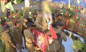 நல்லூரில் திலீபனின் உருவச்சிலையை பொலிஸார் பலவந்தமாகஅகற்றம் நல்லூரில் திலீபனின் உருவச்சிலையை பொலிஸார் பலவந்தமாகஅகற்றம்
