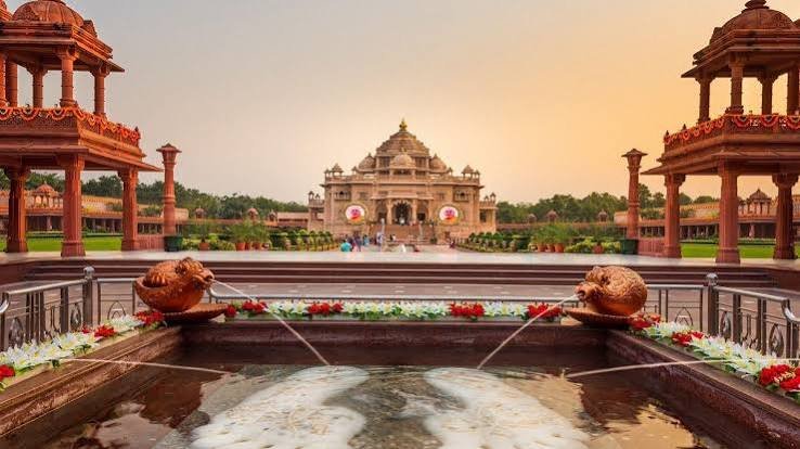 அமெரிக்காவின் நியூஜெர்சியில் 183 ஏக்கர் பரப்பளவில் அமைந்திருக்கும் அக்ஷர்தாம் கோவில் அமெரிக்காவின் நியூஜெர்சியில் 183 ஏக்கர் பரப்பளவில் அமைந்திருக்கும் அக்ஷர்தாம் கோவில்