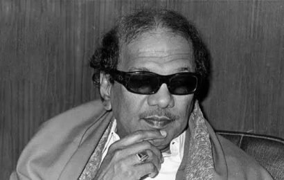 மிடில் கிளாஸ் மக்களை மூச்சுமுட்ட வைக்கும் பள்ளிக் கட்டணம்.. வழிகாட்டிய ‘கருணாநிதி’ மாடல்!