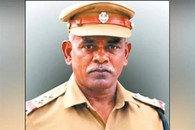 மனைவி செல்வராணி கள்ளக்காதலனுடன் சேர்ந்து போட்ட திட்டம்.. உயிரோடு எரிக்கப்பட்ட போலீஸ் எஸ். ஐ! மனைவி செல்வராணி கள்ளக்காதலனுடன் சேர்ந்து போட்ட திட்டம்.. உயிரோடு எரிக்கப்பட்ட போலீஸ் எஸ். ஐ!