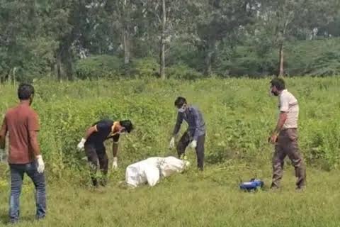தில்லி ஸ்வரூப் நகரில் பாலினம் தெரியாத அளவுக்கு சிதைக்கப்பட்ட சிறுமி உடல்!