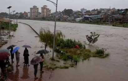 14 பேர் உயிரிழப்பு ,வெள்ளம், நிலச்சரிவு நேபாளத்தில் தொடர் மழை பாதிப்பு