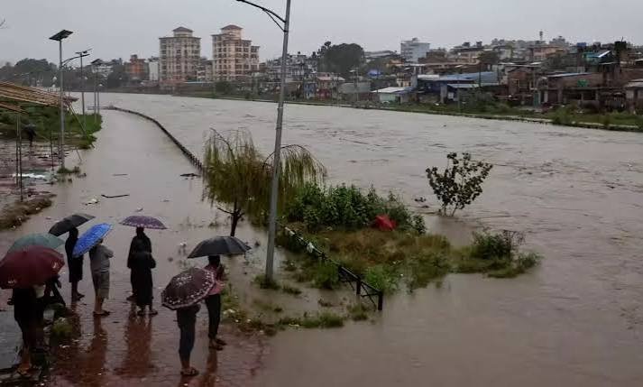 14 பேர் உயிரிழப்பு ,வெள்ளம், நிலச்சரிவு நேபாளத்தில் தொடர் மழை பாதிப்பு