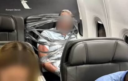 நடுவானில் திட்டிய நபரை, டேப் மூலம் இருக்கையோடு சேர்த்து கட்டிப்போட்டுமற்றும் கைது சம்பவம் நடுவானில் திட்டிய நபரை, டேப் மூலம் இருக்கையோடு சேர்த்து கட்டிப்போட்டுமற்றும் கைது சம்பவம்