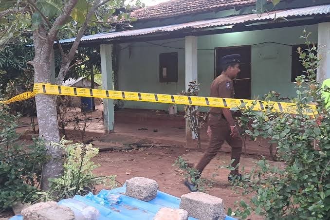 உறங்கிக்கொண்டிருந்த தம்பதியினர் அடித்து கொலை – பொலிஸார் விசாரணை
