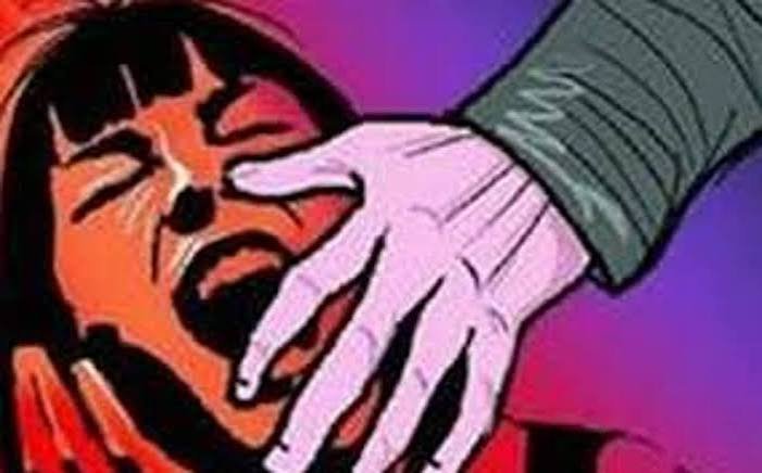சிறுமியை ஆந்திராவில் இருந்து கடத்தி பலாத்காரம் திருவனந்தபுரம் மாநகராட்சி சுகாதார ஆய்வாளர் உட்பட 3 பேர் கைது சிறுமியை ஆந்திராவில் இருந்து கடத்தி பலாத்காரம் திருவனந்தபுரம் மாநகராட்சி சுகாதார ஆய்வாளர் உட்பட 3 பேர் கைது