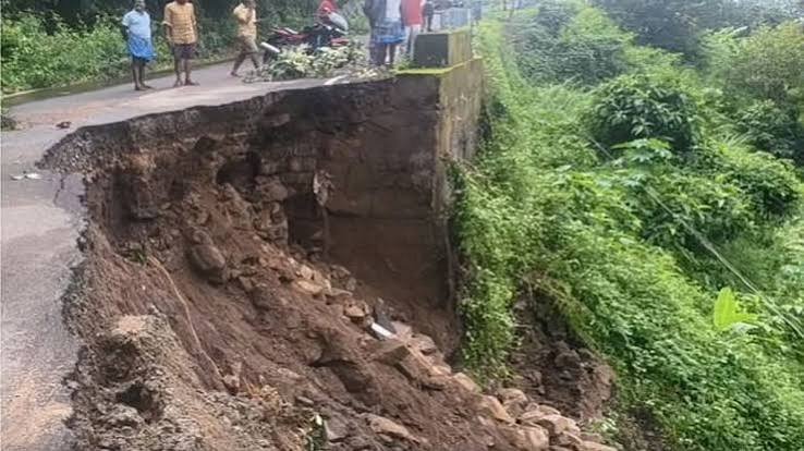கொடைக்கானலில் சுற்றுலா தலங்கள் மூடல் நிலச்சரிவுகளால் பாதிப்பு