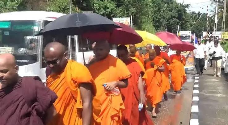 ஞானசார தேரரை விடுவிக்கக் கோரி காலி முகத்திடல் போராட்டத்தில் தேரர்களுக்கு இடையே மோதல்