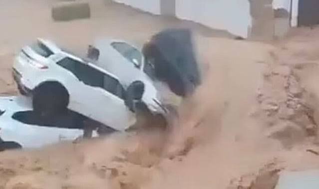 ஸ்பெயினில் கொடூர வெள்ளம் ..நதியாக மாறிய சாலை